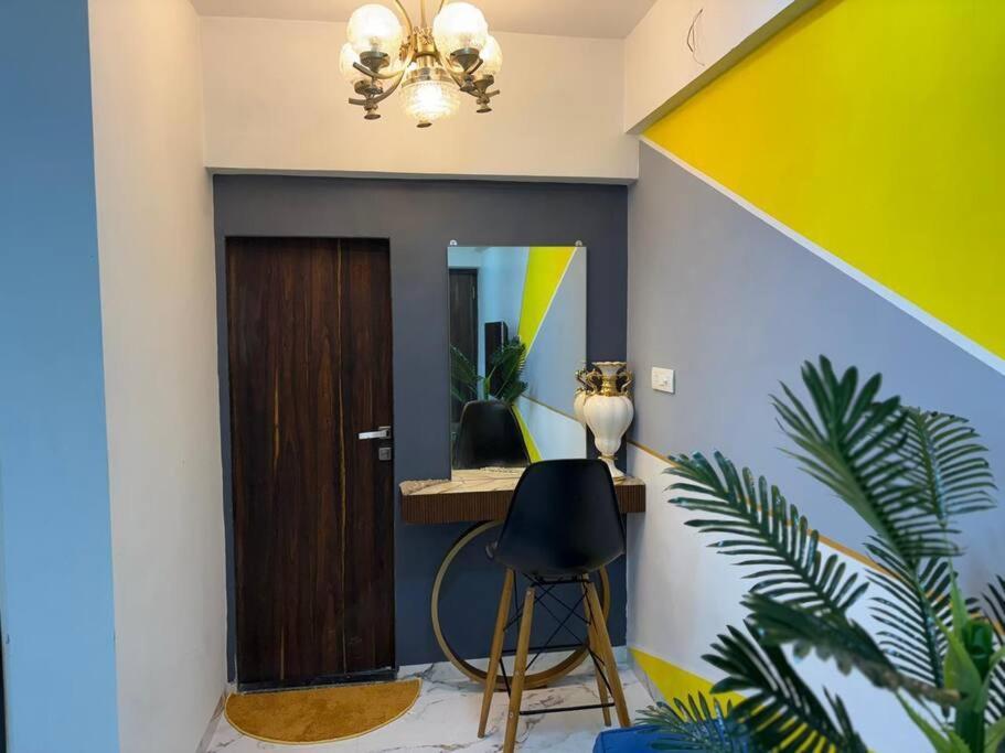 Apartment Chic - Bright 1 Bhk Close To Lilavati Hospital, Bandra West 602