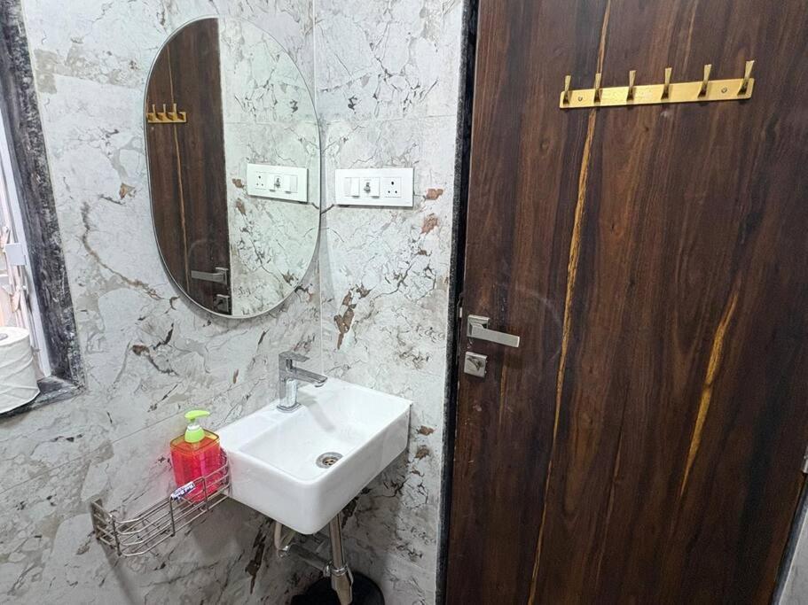 Apartment Chic - Bright 1 Bhk Close To Lilavati Hospital, Bandra West 602 Mumbai