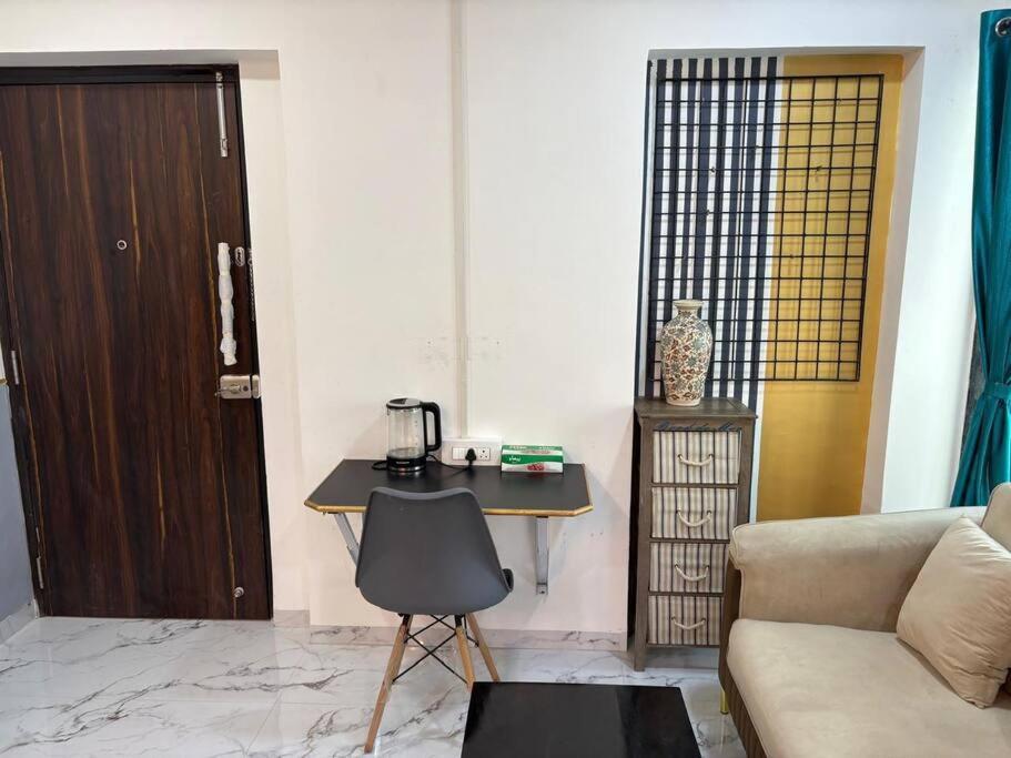Chic - Bright 1 Bhk Close To Lilavati Hospital, Bandra West 602 Apartment