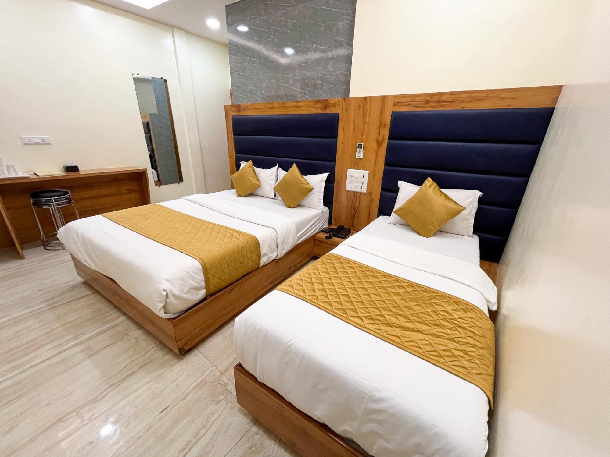 National - Grant Road Hotel Bombaim