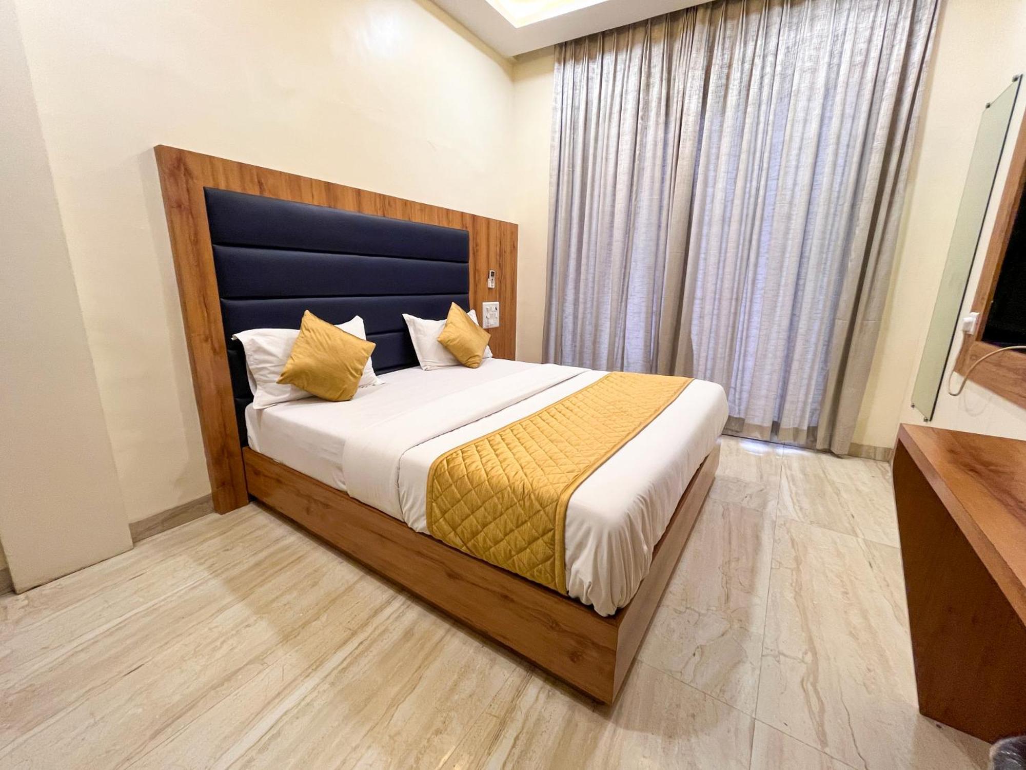 National - Grant Road Hotel Bombaim