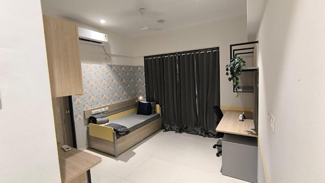 Aparthotel Ivy League House - Girls *