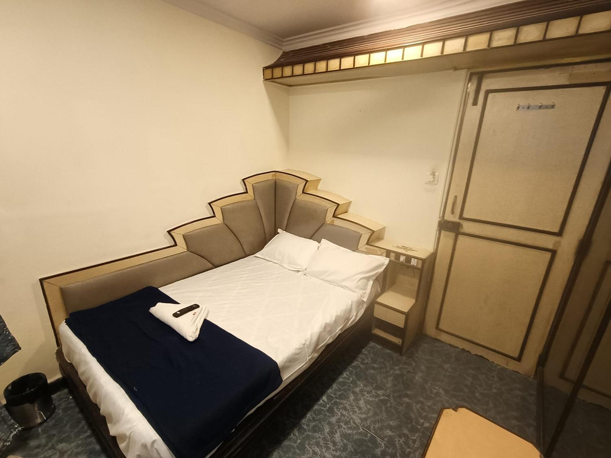 Platinum Residency Colaba 2*