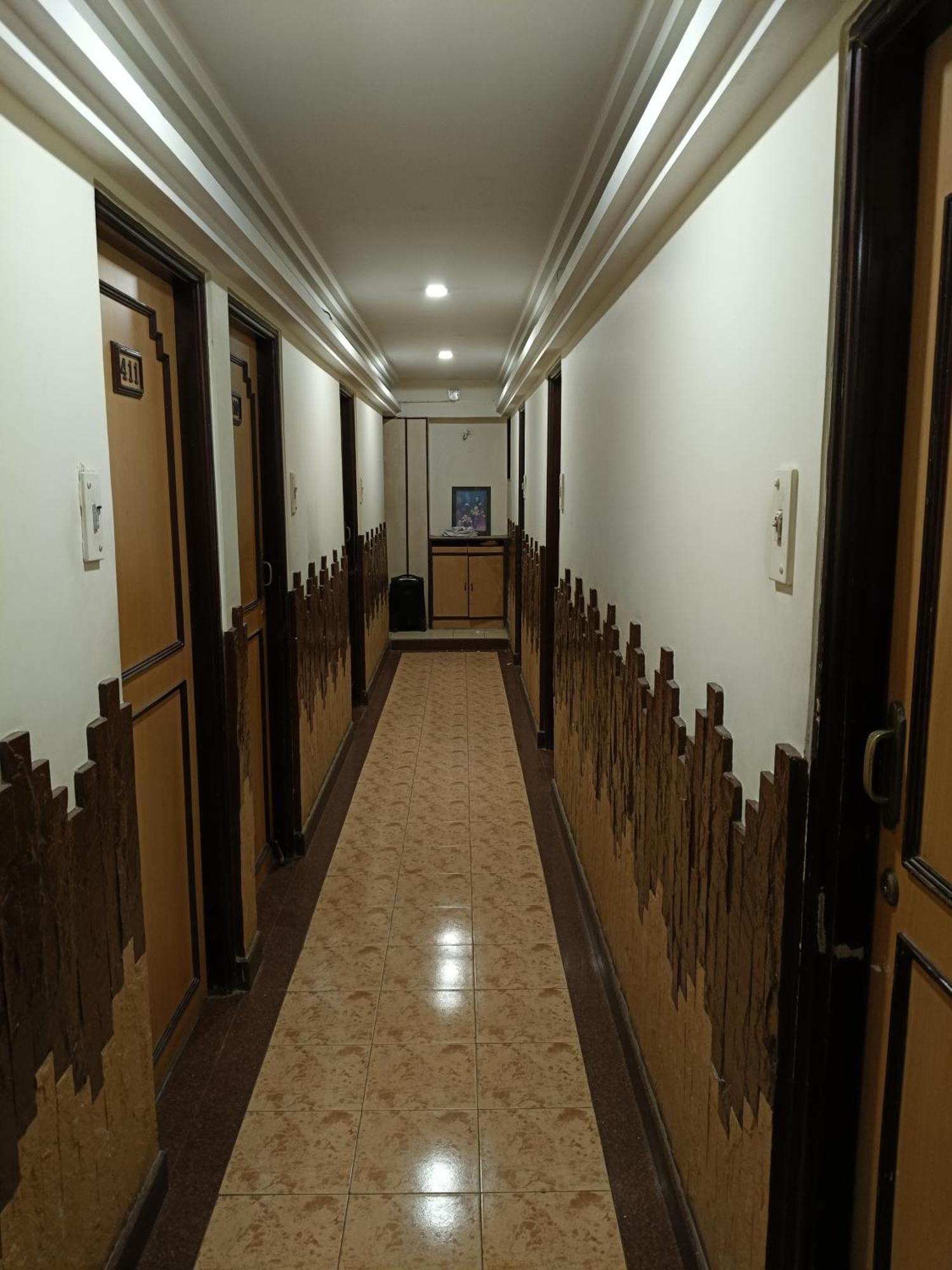 Hotel Platinum Residency Colaba 2*