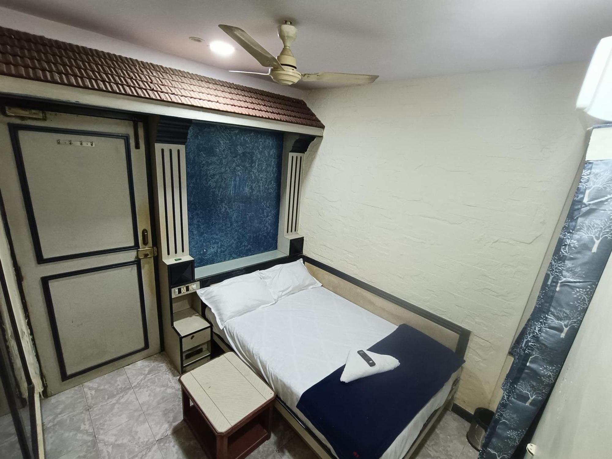 Hotel Platinum Residency Colaba 2*