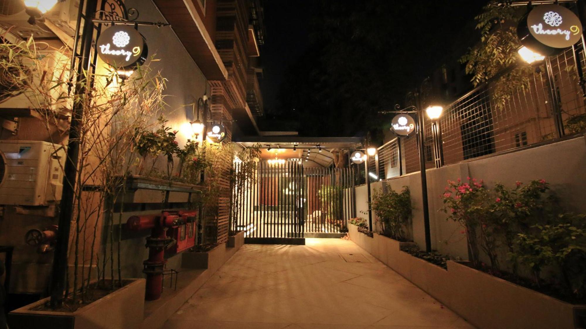 Theory9 Premium Service Bandra Apartment
