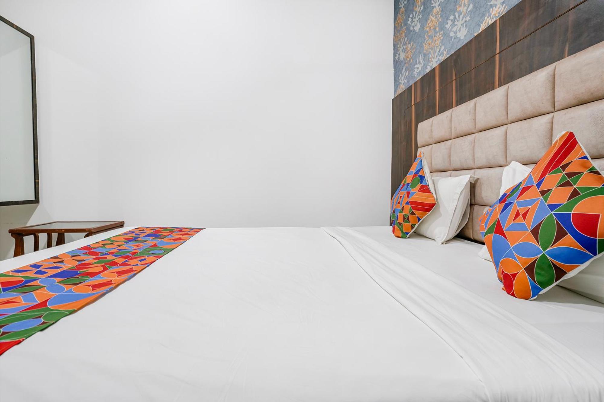 Hotel Fabhotel Elvis - Nr International Airport