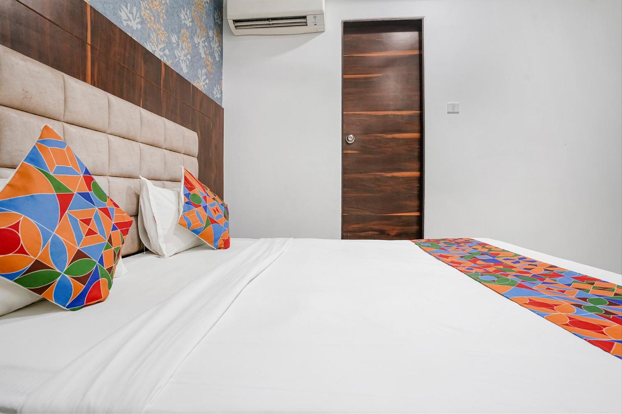 Fabhotel Elvis - Nr International Airport Bombaim