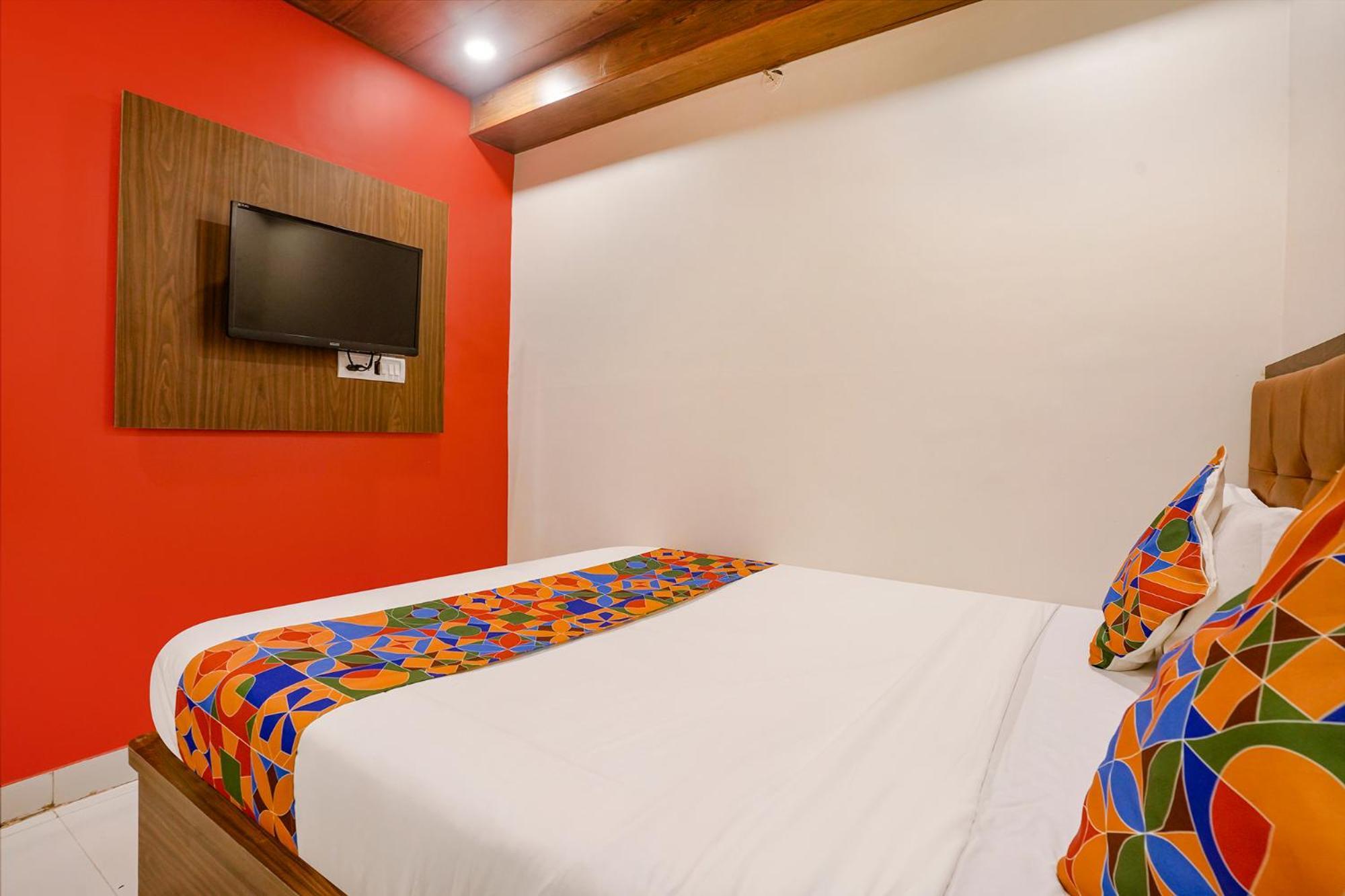 Fabexpress The United - Nr International Airport Hotel 3*