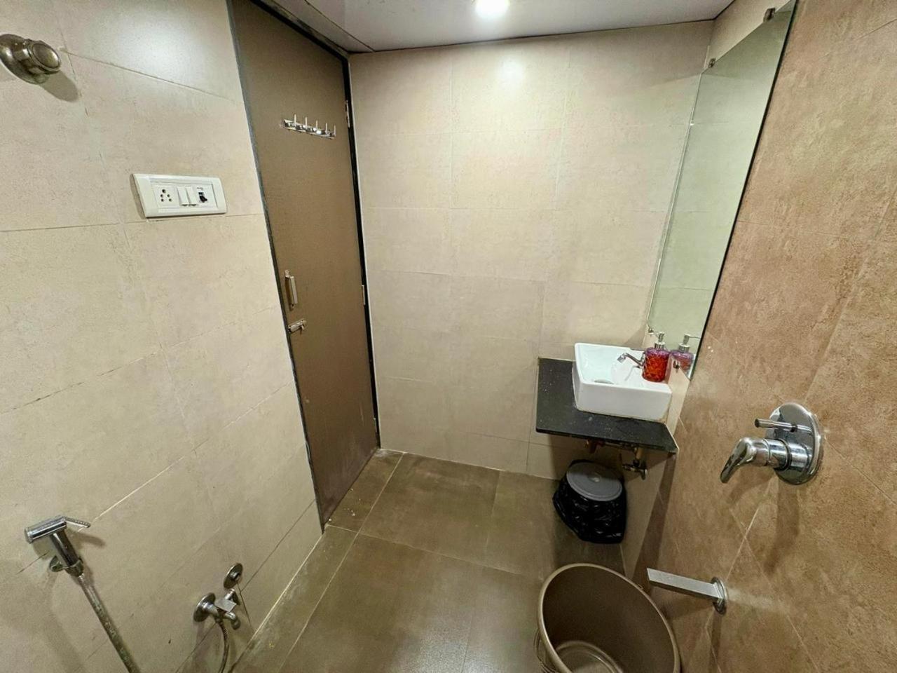 1 Bedroom Apartment- Close To Bkc * Mumbai