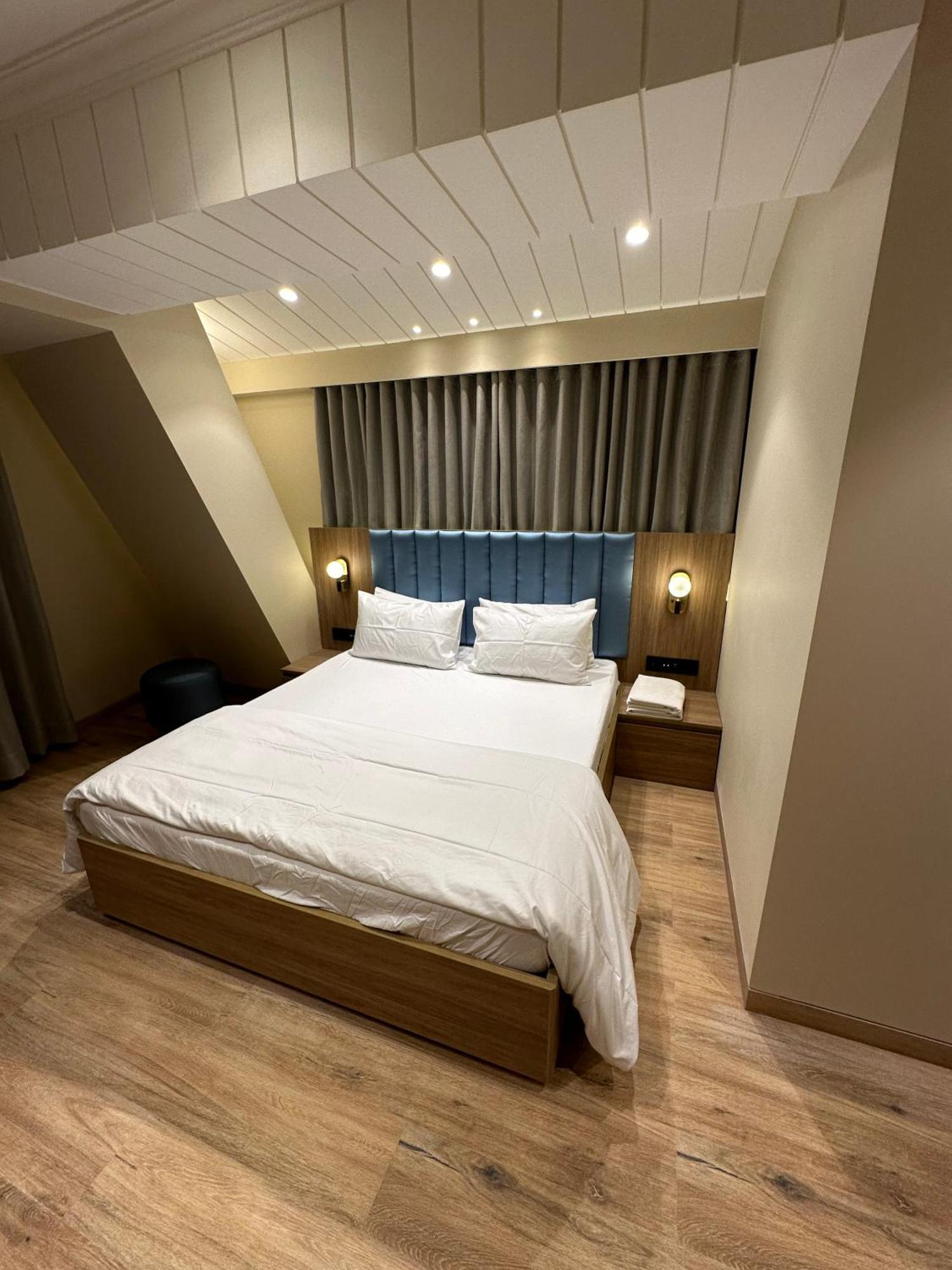 Apartment Rudraya Homes - Cozy Premium Serviced Khar - Next To Bandra