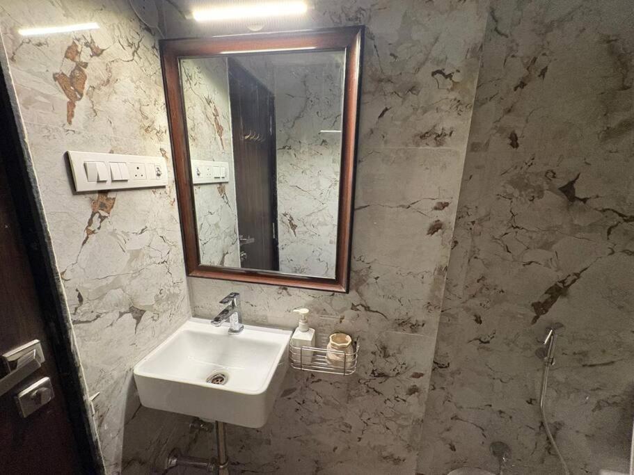 Apartment Modern 1bhk Retreat At Waroda Road, Bandra 203