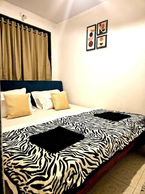 The Pali Nook, Cozy Bandra Escape * Mumbai