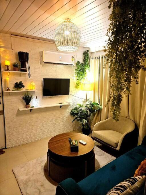The Pali Nook, Cozy Bandra Escape Apartment Mumbai