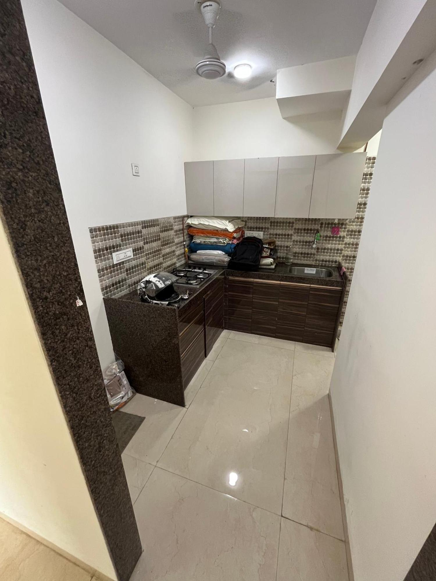 Homestay Shared In Building In Upper Juhu