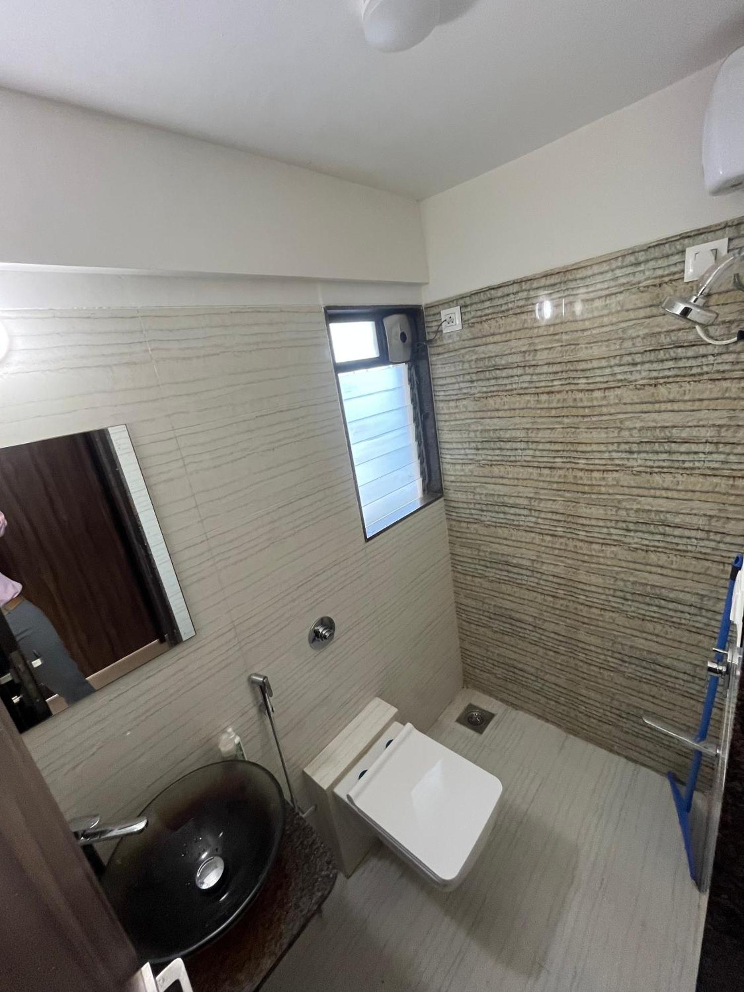 Homestay Shared In Building In Upper Juhu *