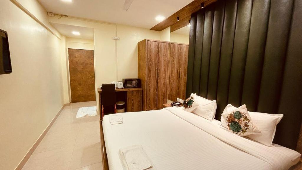 Tim Santacruz Airport Apartment