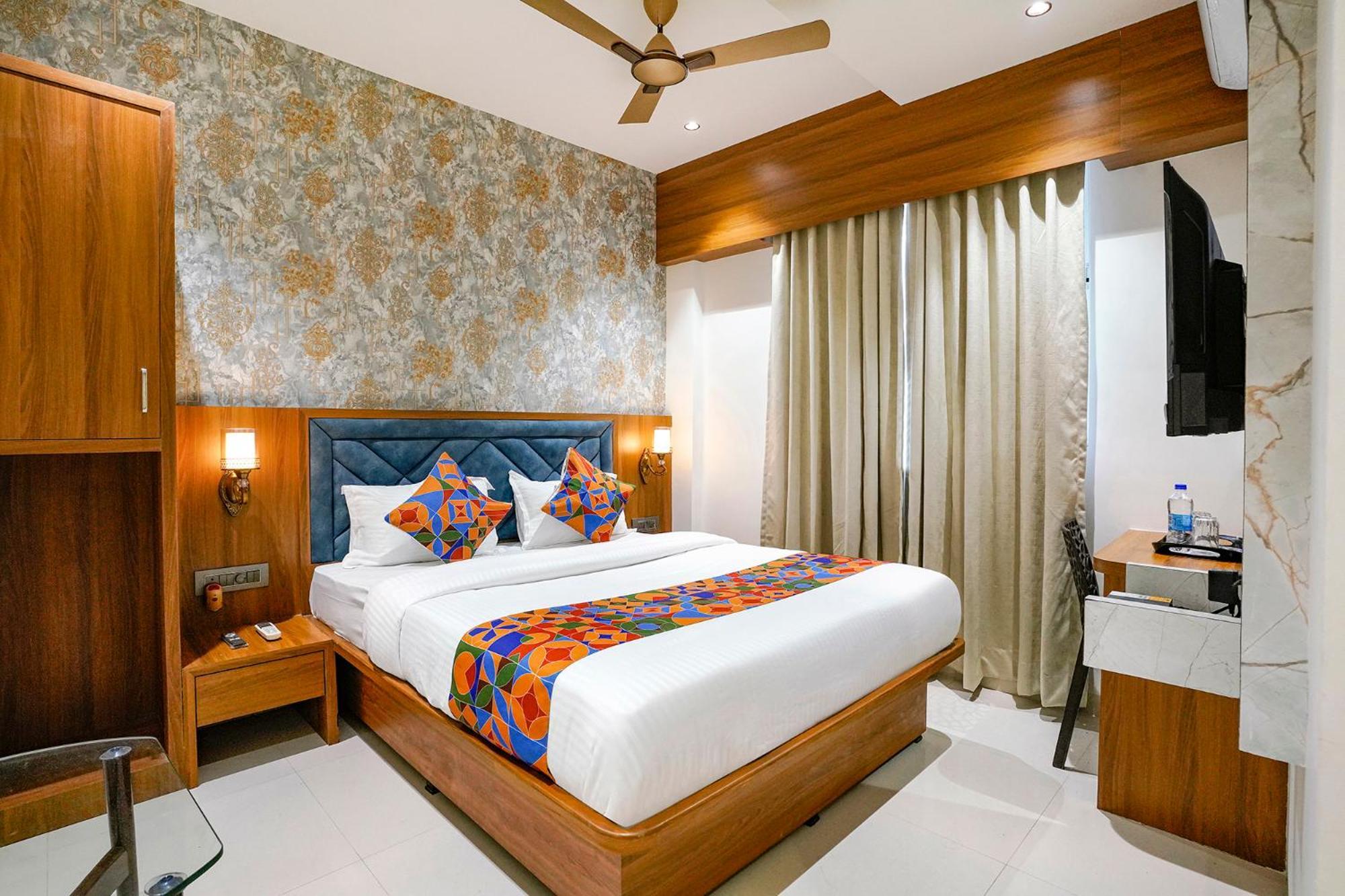 Hotel Fabhotel Status Residency 3*