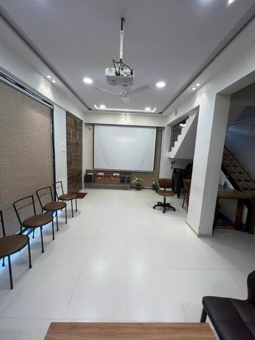 Pousada 3bhk Parindacasa With Pvt Pool & Uhd Theatre *