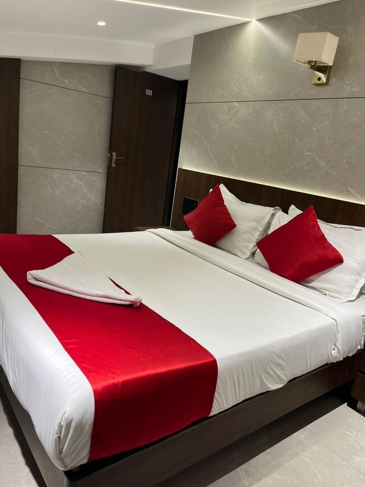 Guest house Woodland Near Dadar Railway Station Mumbai