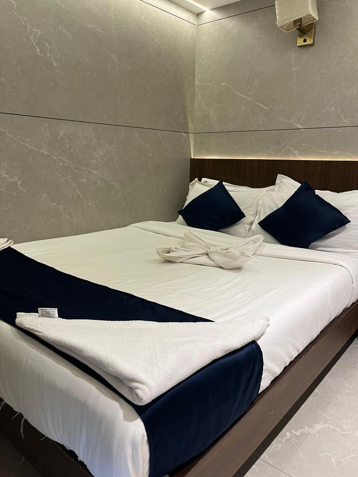 Guest house Woodland Near Dadar Railway Station