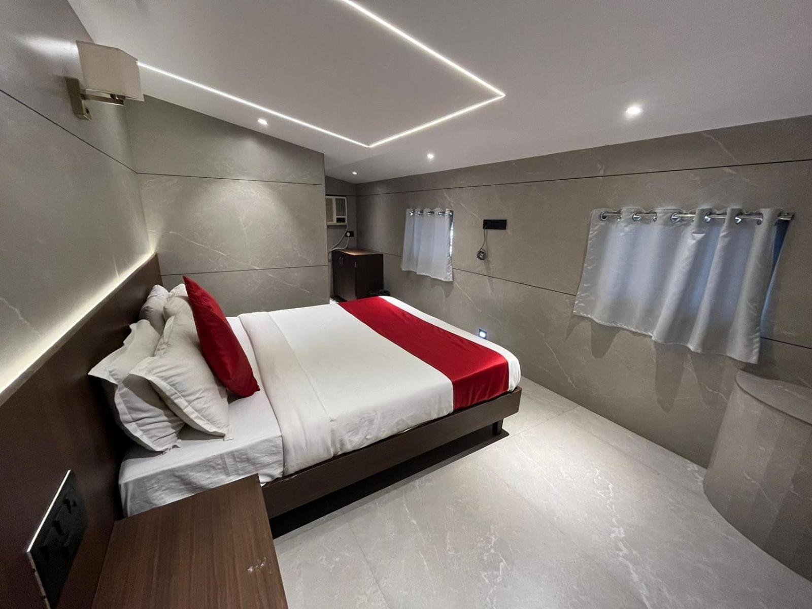 Guest house Woodland Near Dadar Railway Station *