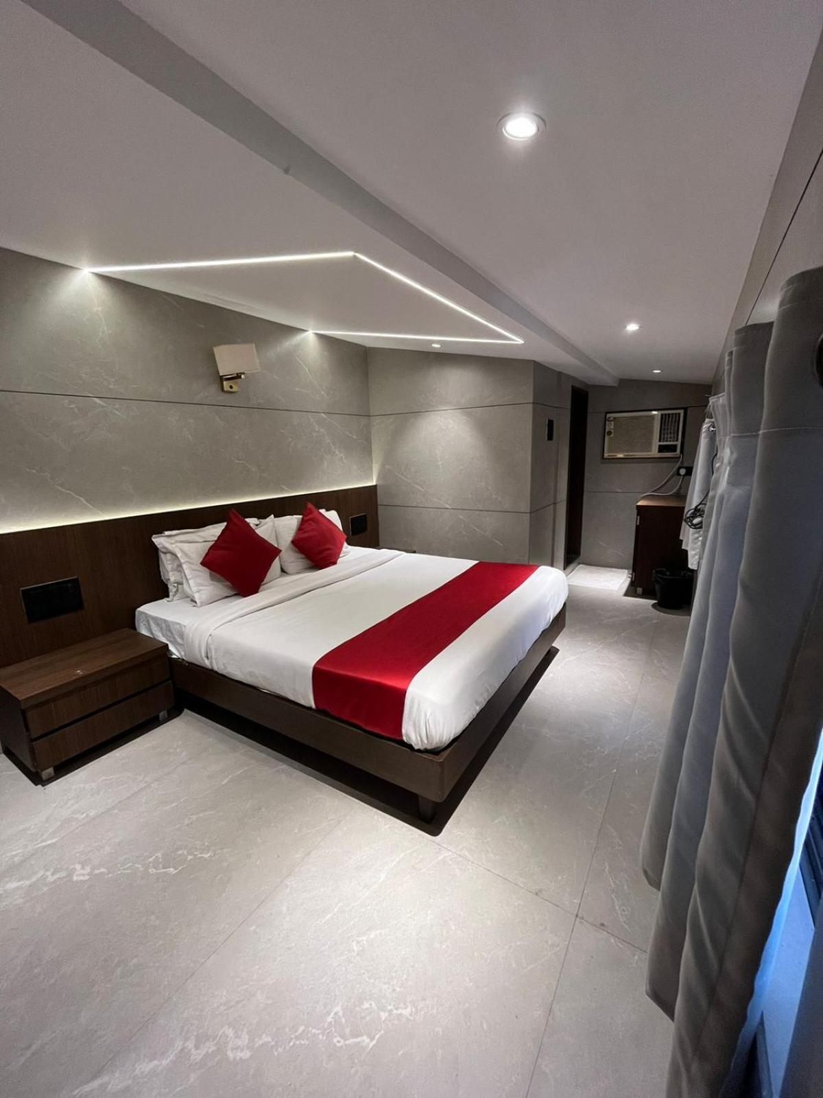 Guest house Woodland Near Dadar Railway Station *