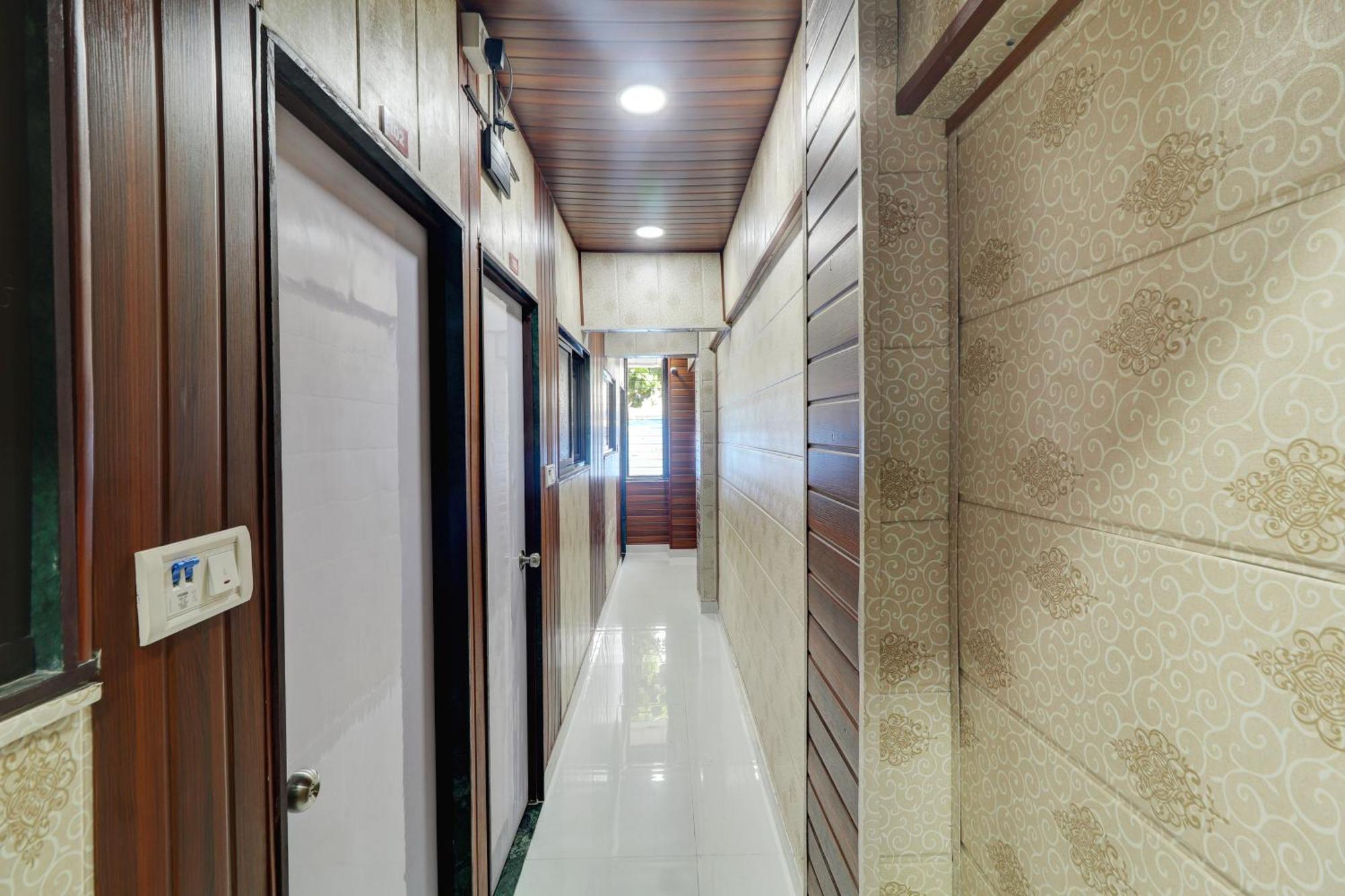 Hotel Ab Residency Near Kokilaben Dhirubhai Ambani Hospital Andheri West 3*