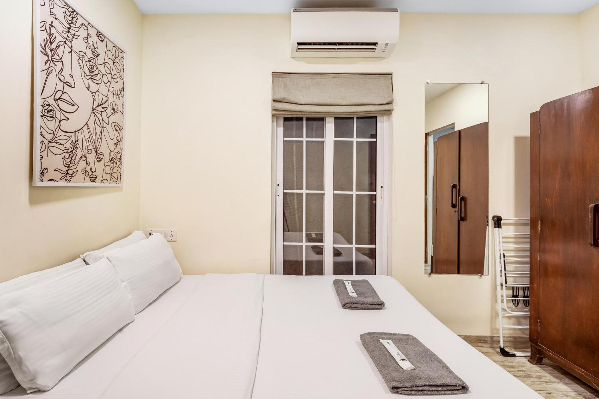 Bed & Breakfast Cleo 1bhk Khar W By The Company