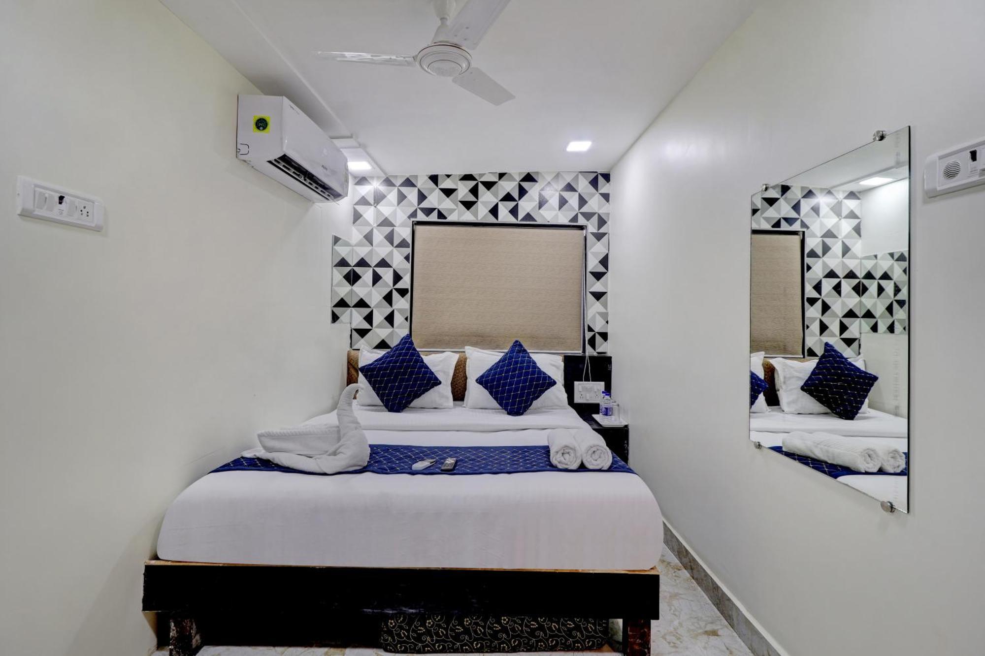 Capsule hotel Parle