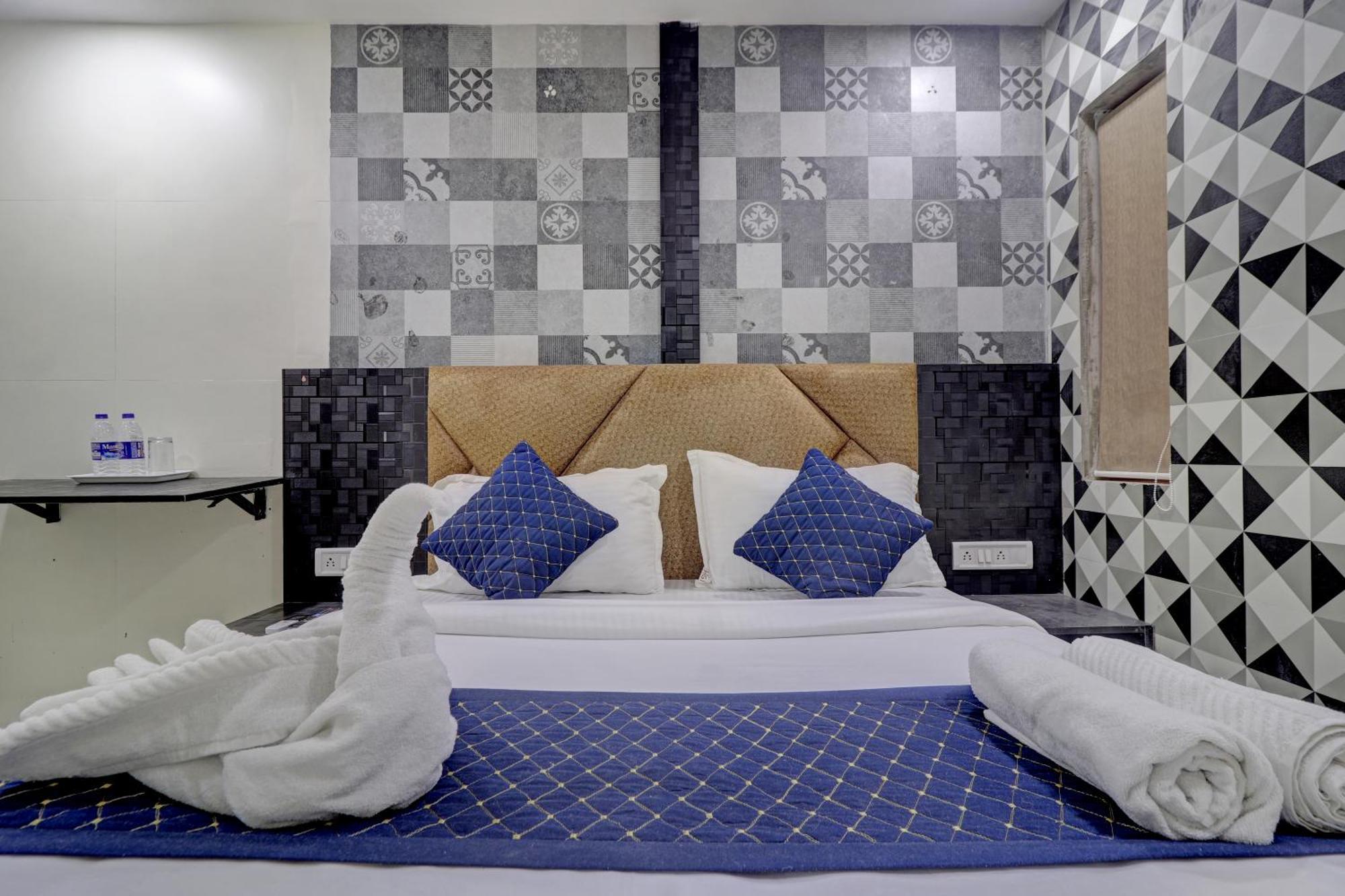 Parle Capsule hotel *