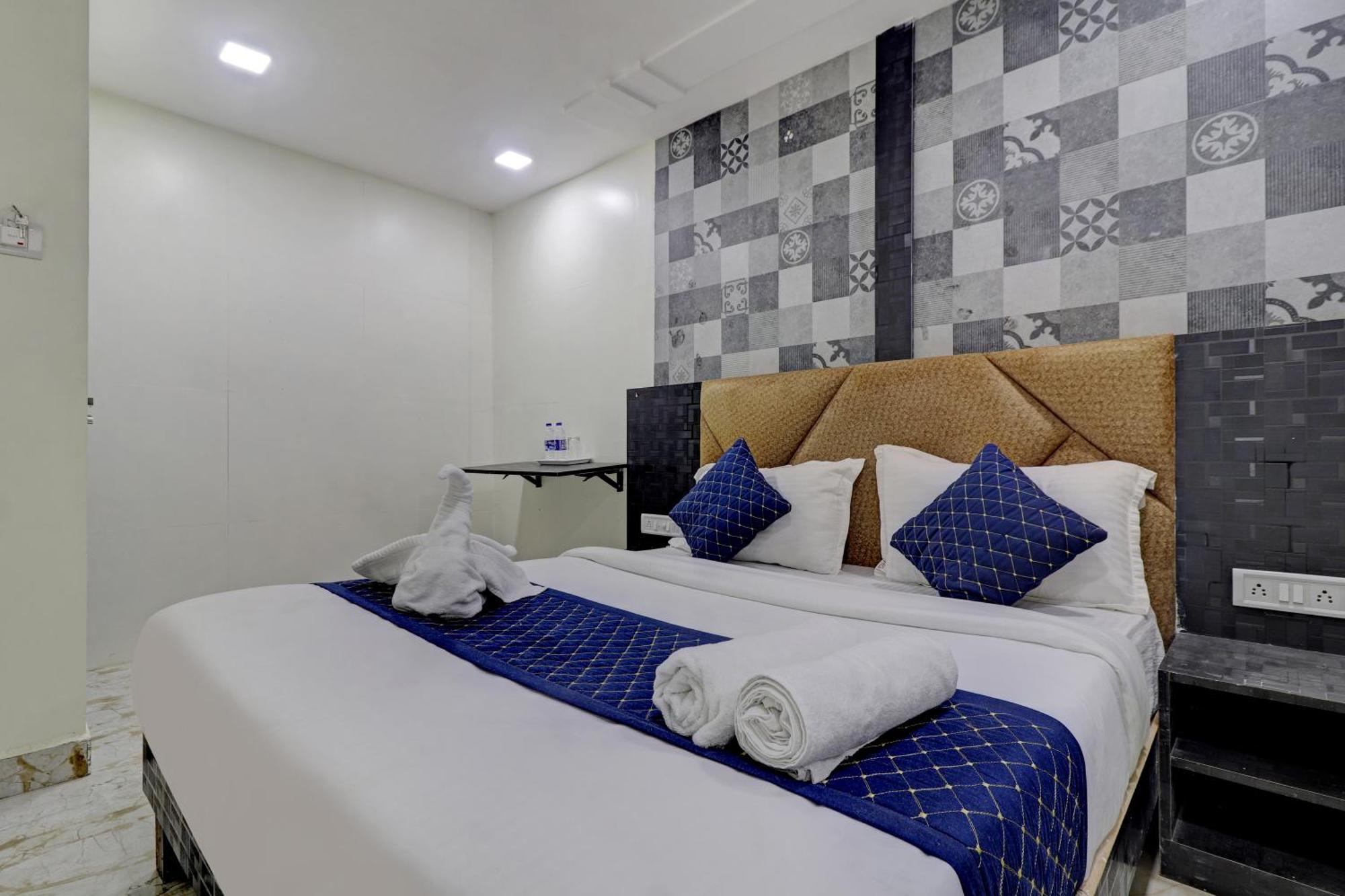 Capsule hotel Parle