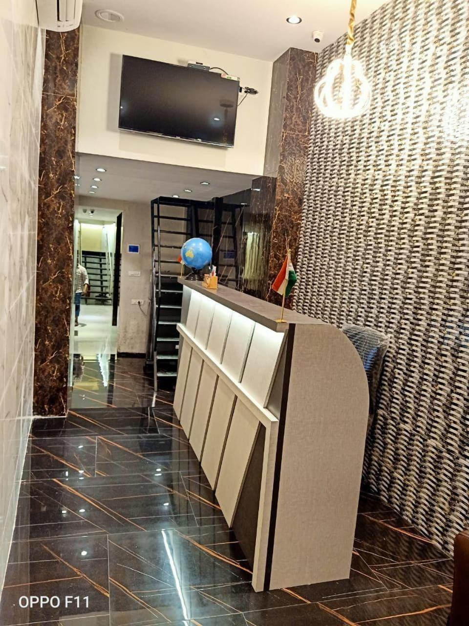 Hotel Glitz Powai - Nr Iit