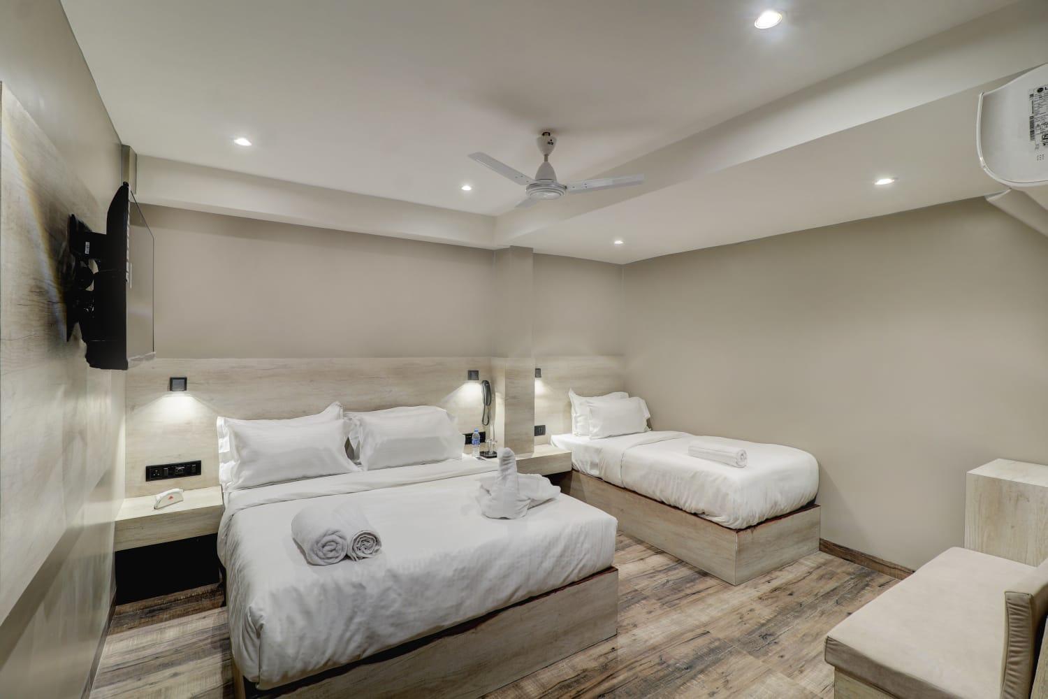 Luxury Embrace Near Exhibition Center Guest house