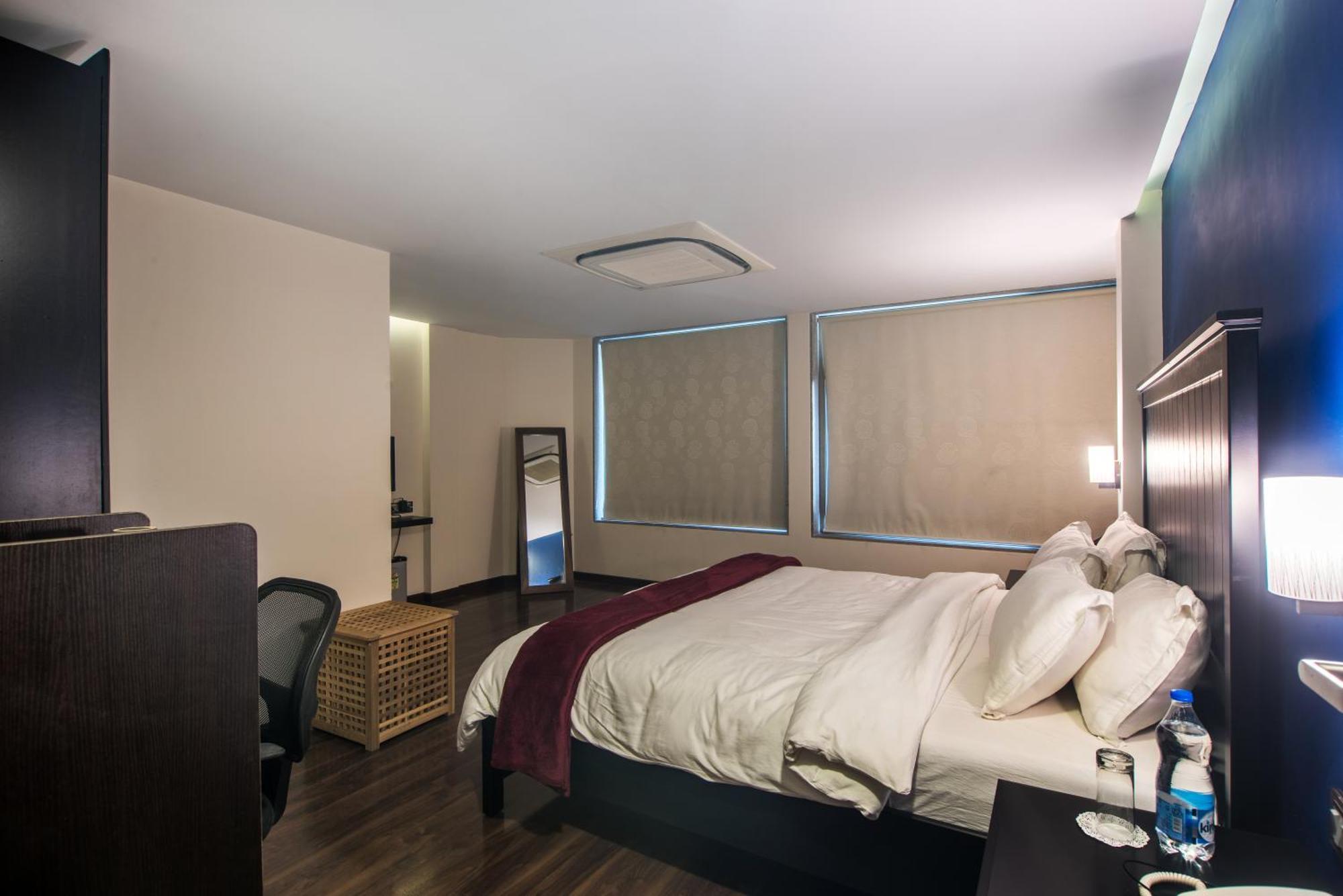 Bed & Breakfast The V Sadan *