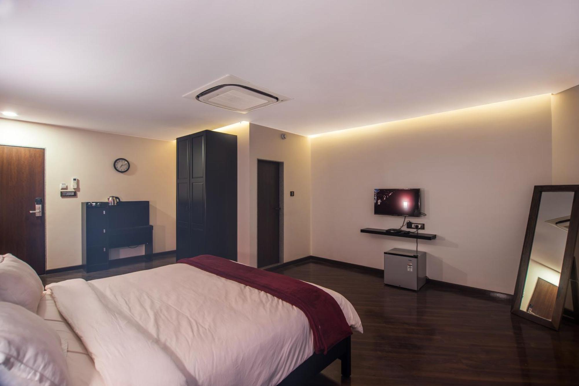 Bed & Breakfast The V Sadan *