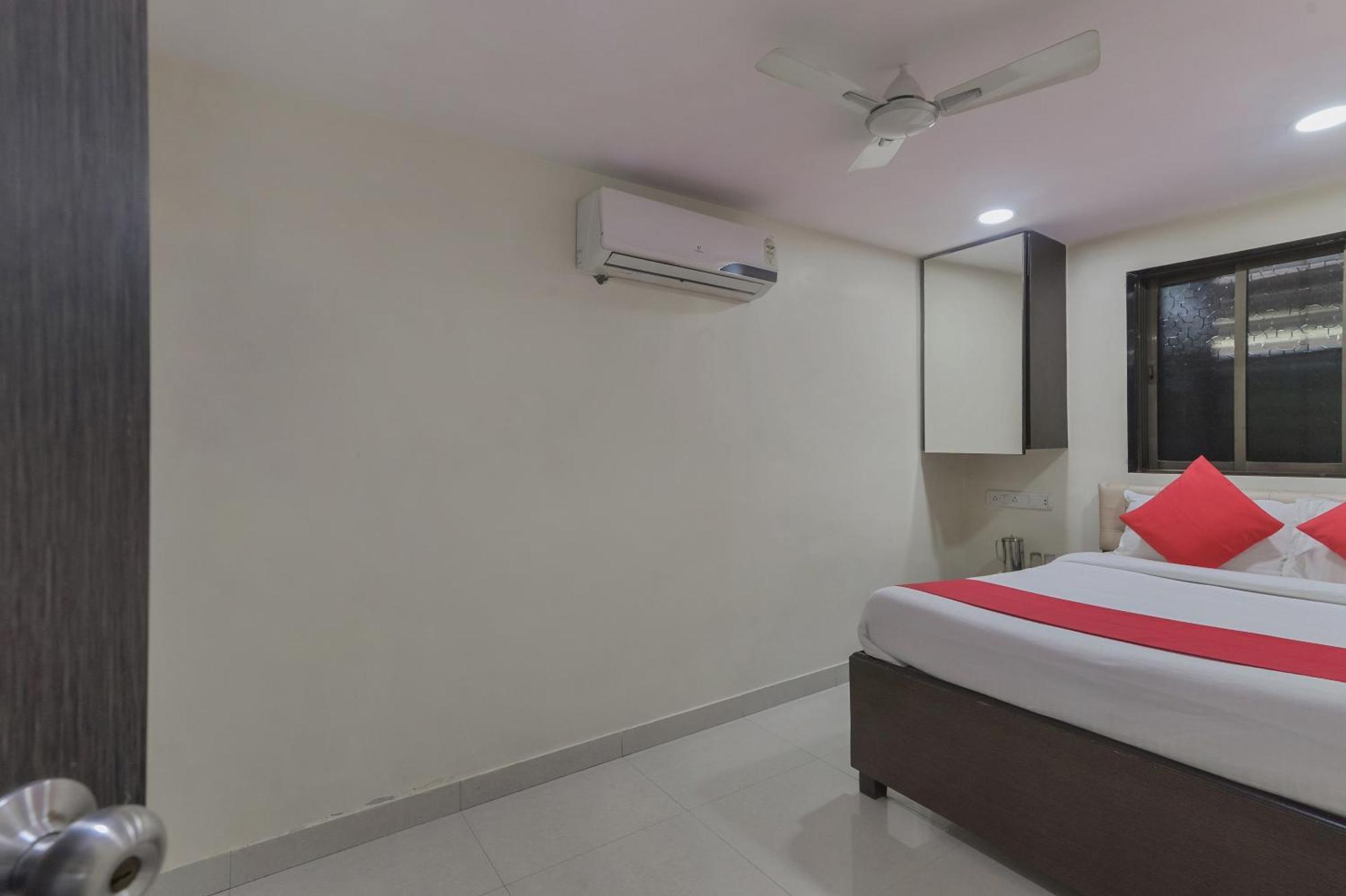 Hotel O Ak Palace Near Chhatrapati Shivaji International Airport