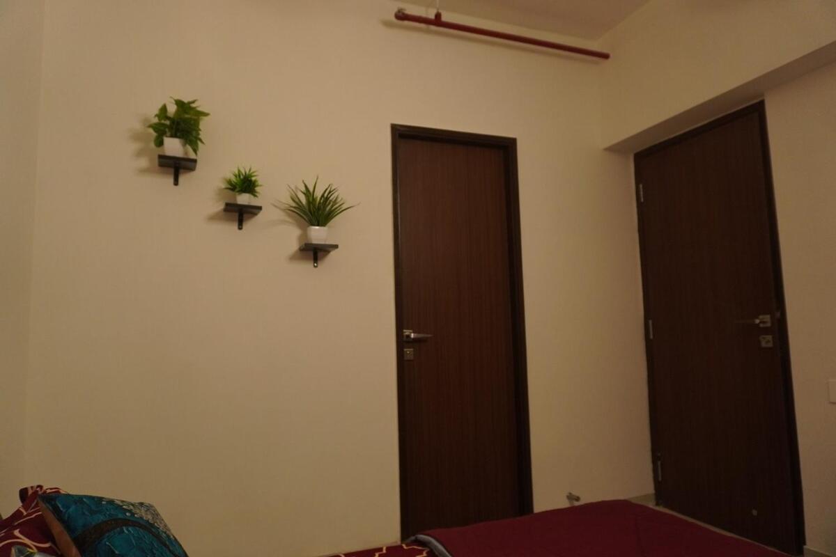 Apartment Sky View Near Nesco & Jp Morgan Mumbai