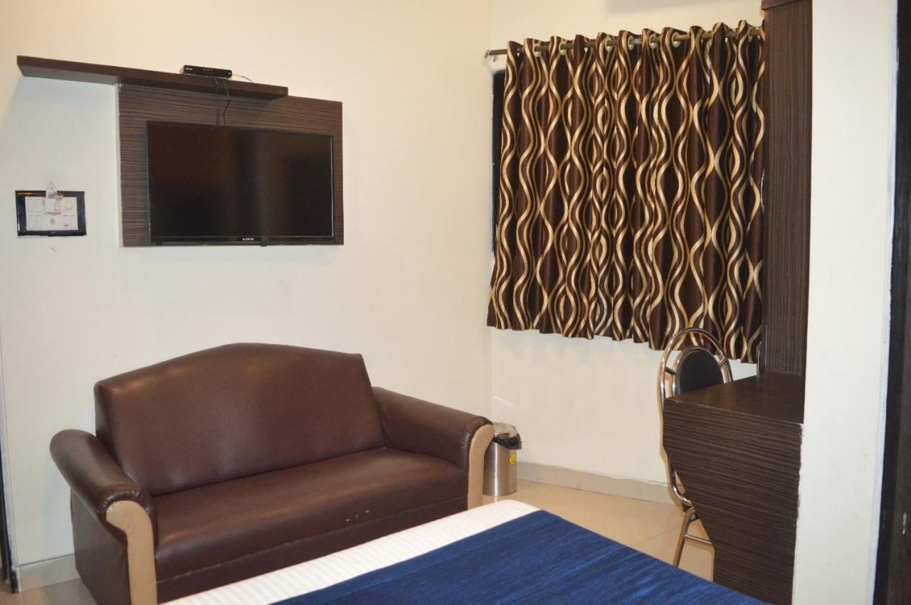 Akasa Near T2 International Airport Hotel 3*