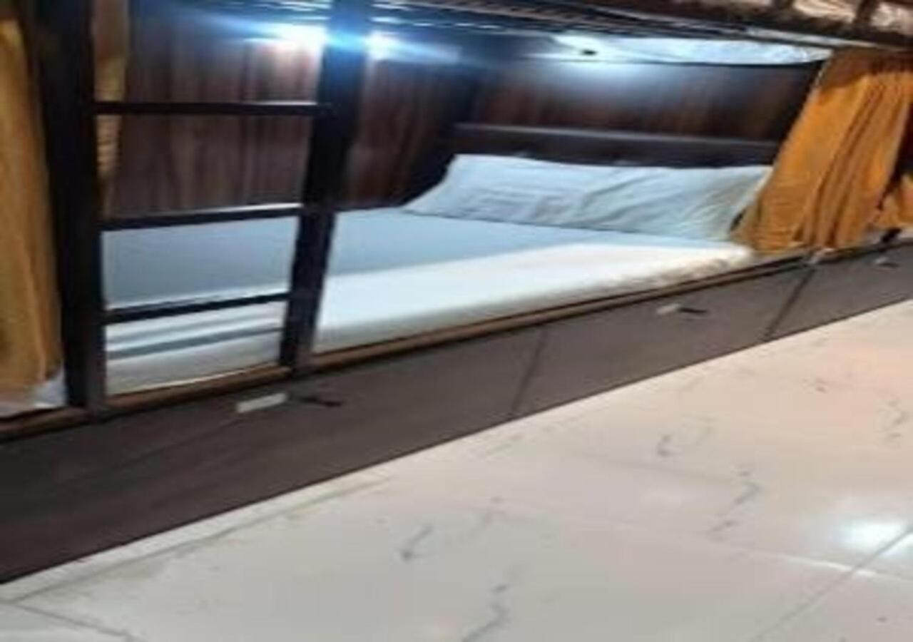 Hotel Golden View Near Masjid Bander Station