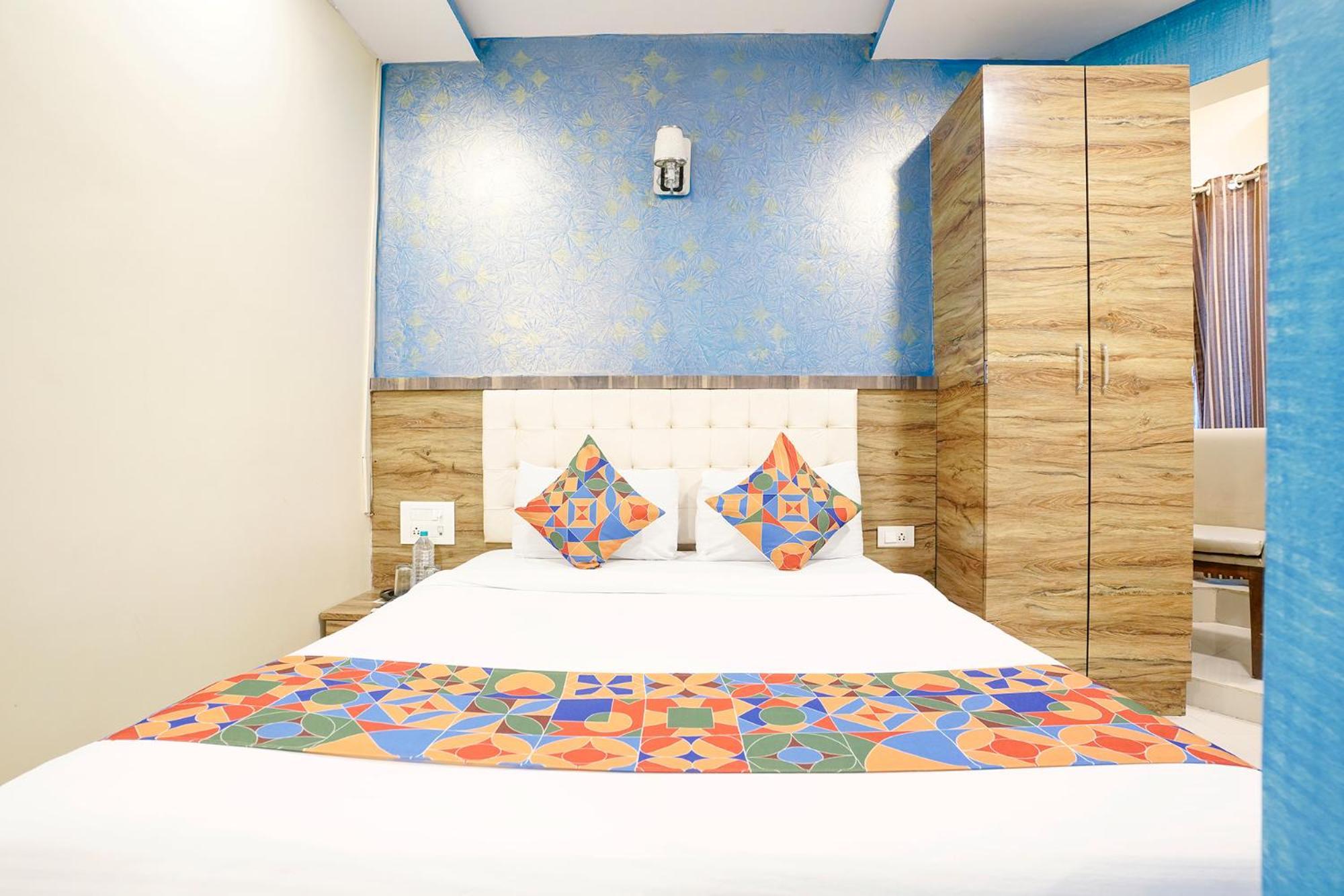 Fabexpress Sarah Gold - Nr Nesco Exhibition Center Hotel