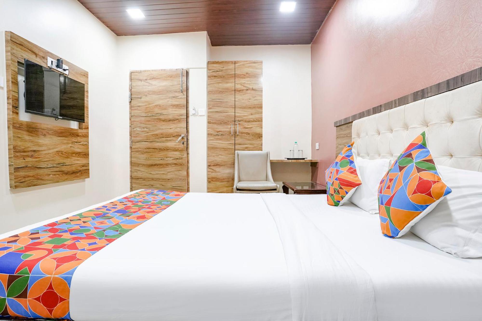 Hotel Fabexpress Sarah Gold - Nr Nesco Exhibition Center