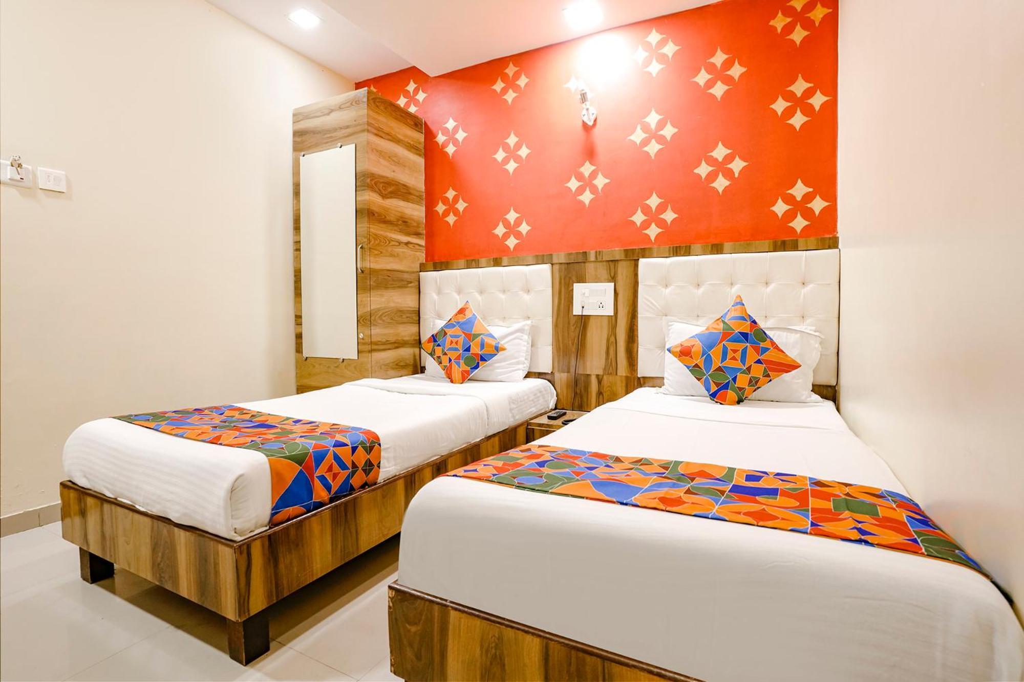 Fabexpress Sarah Gold - Nr Nesco Exhibition Center Hotel Mumbai