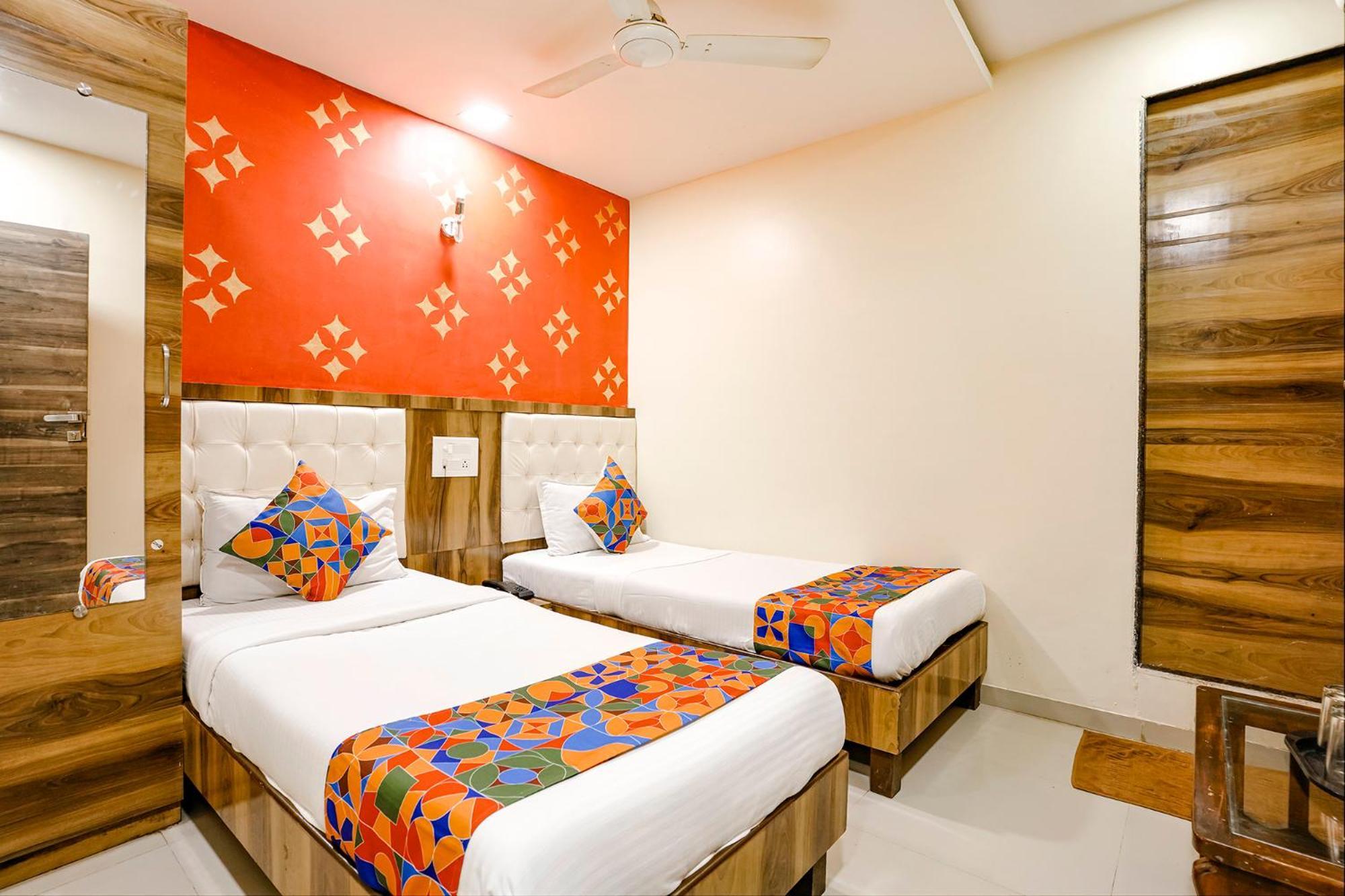 Fabexpress Sarah Gold - Nr Nesco Exhibition Center Hotel 3*