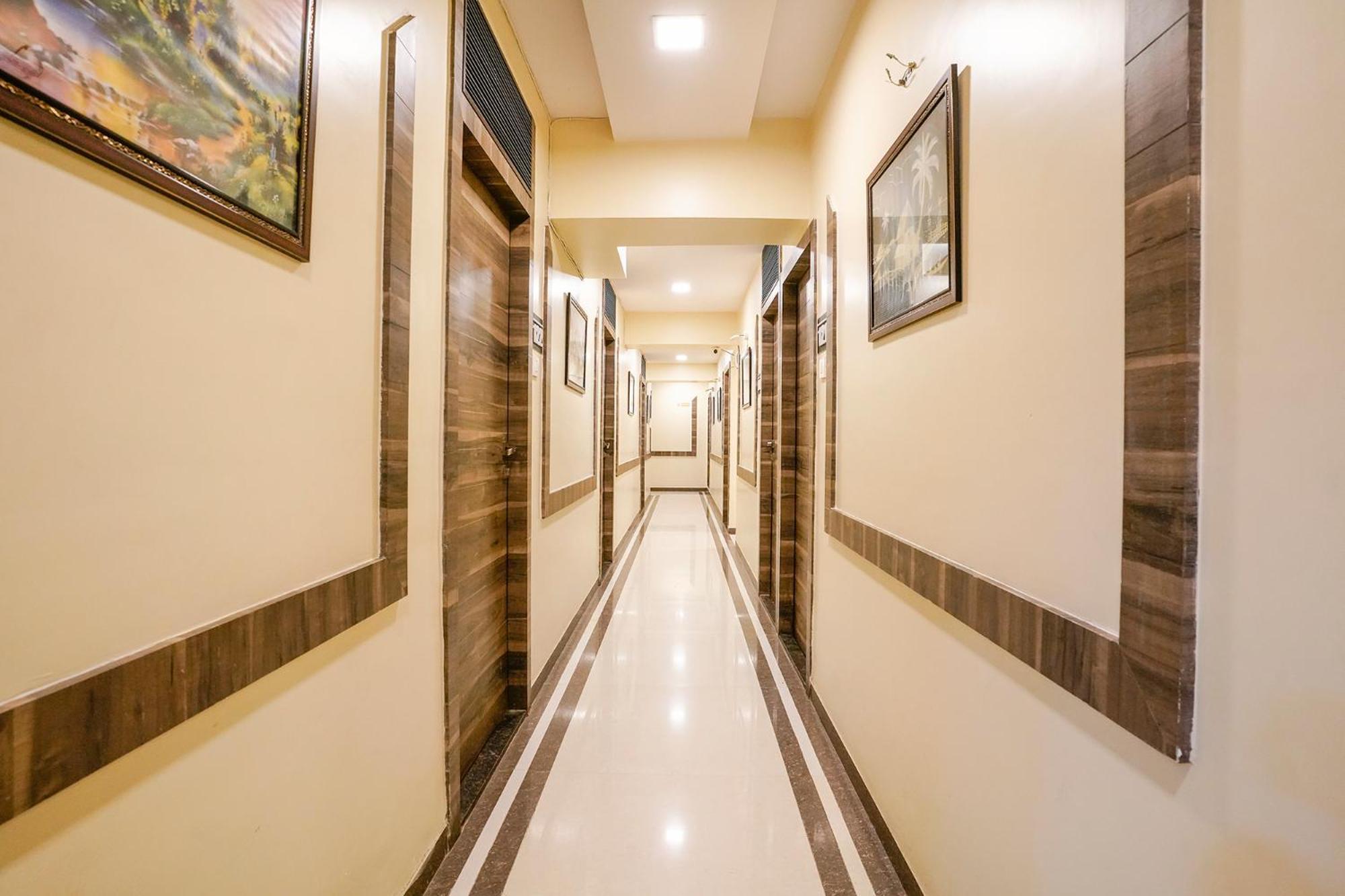 Fabexpress Sarah Gold - Nr Nesco Exhibition Center Hotel 3*