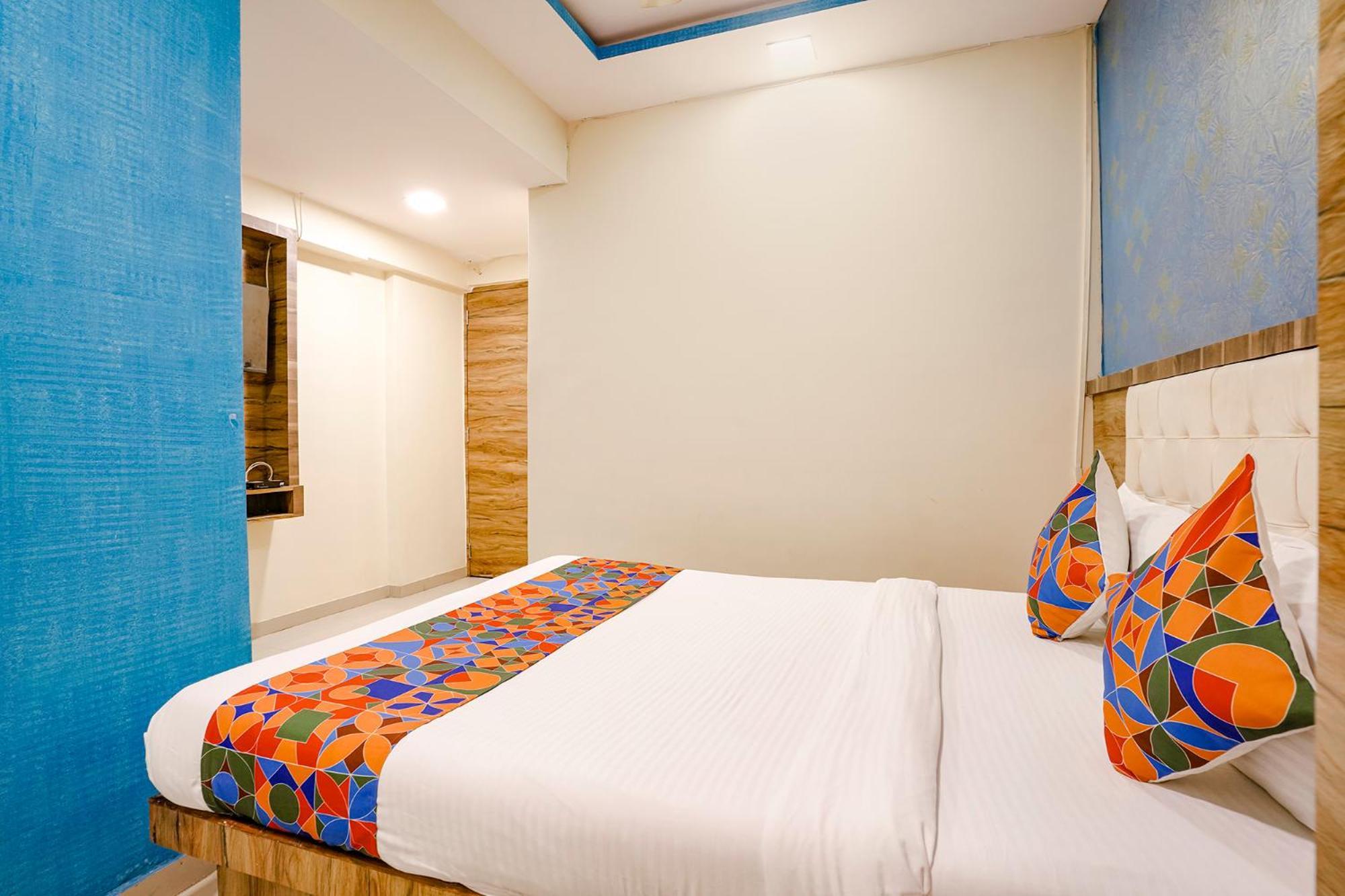 Hotel Fabexpress Sarah Gold - Nr Nesco Exhibition Center 3*