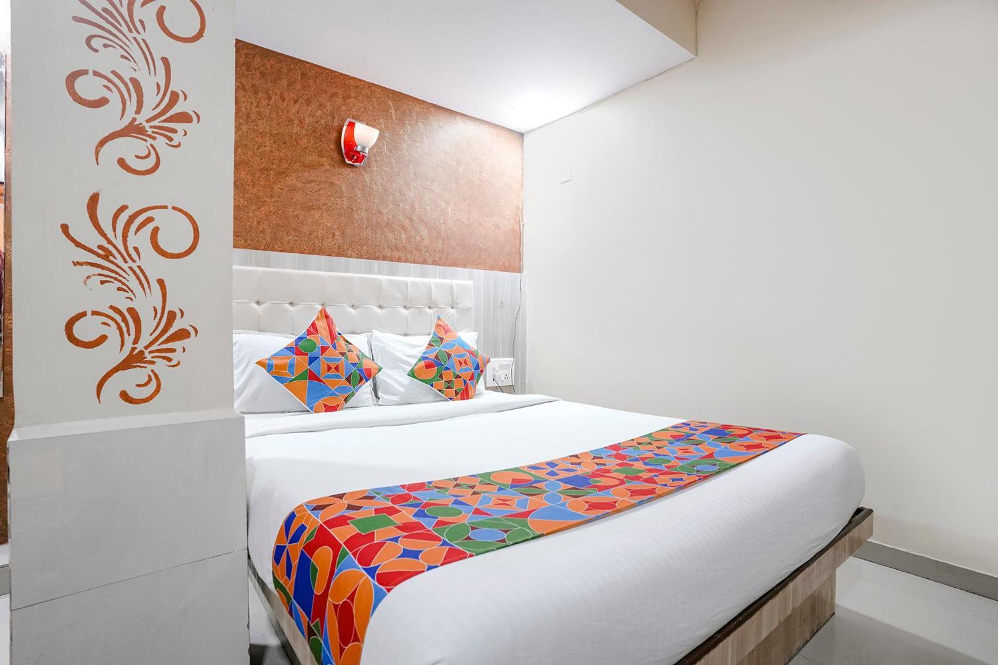 Hotel Fabexpress Sarah Gold - Nr Nesco Exhibition Center 3*