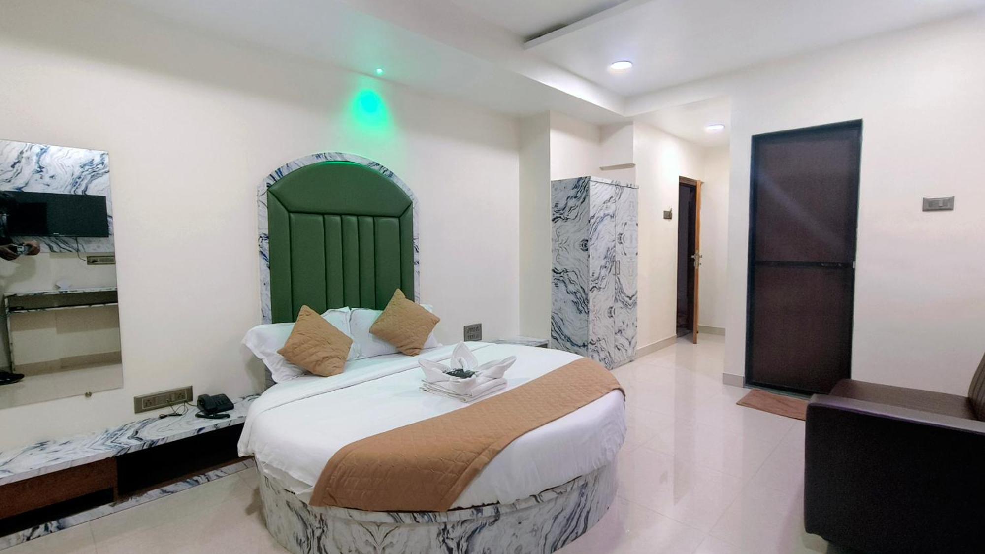 Edition Blue - Mohammed Ali Road Hotel 2*