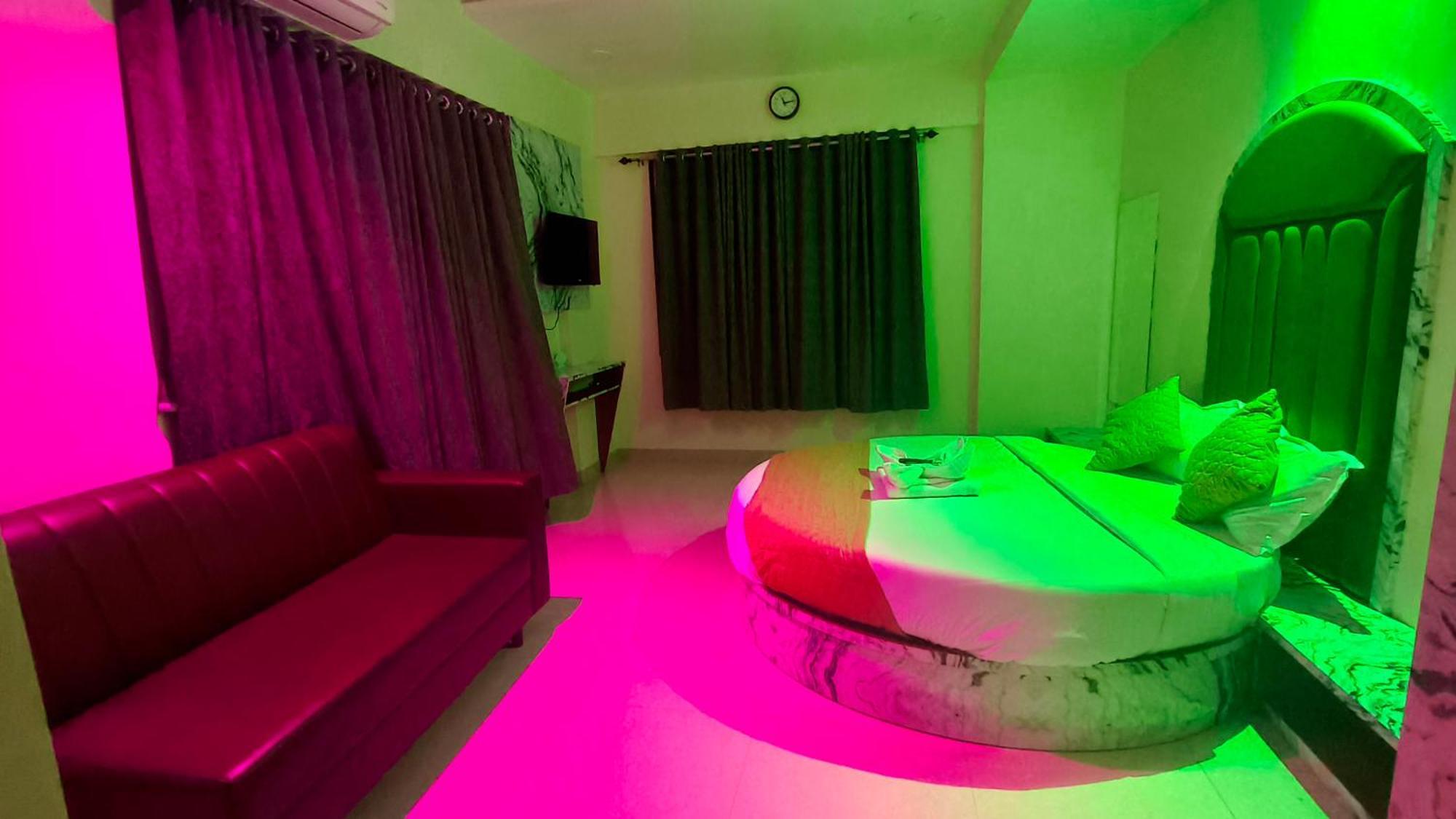 Edition Blue - Mohammed Ali Road Hotel