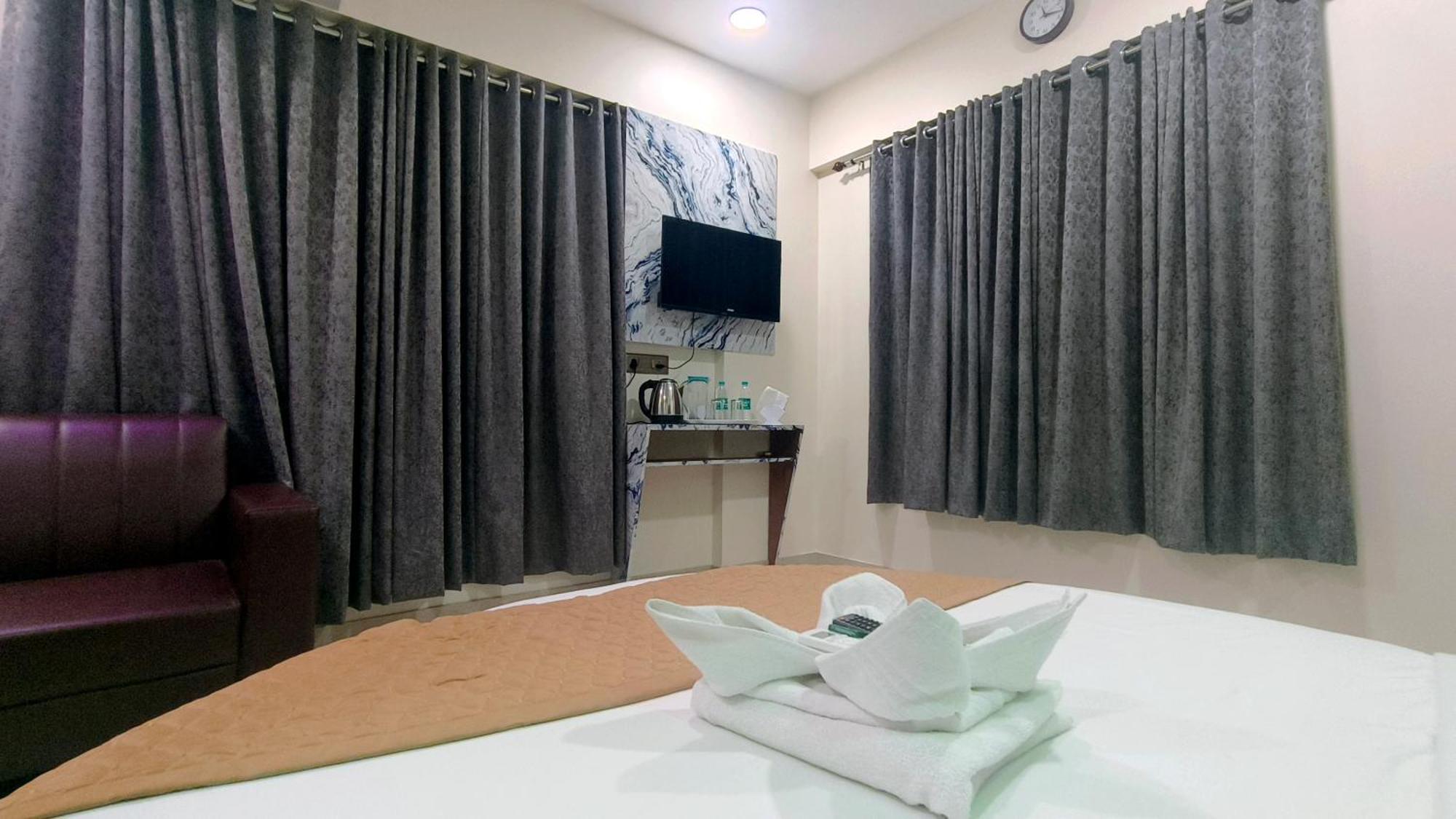 Hotel Edition Blue - Mohammed Ali Road 2*